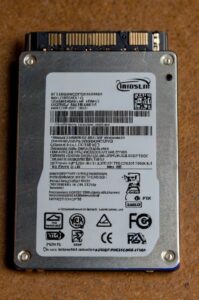 SSD tipe 2.5 Inch